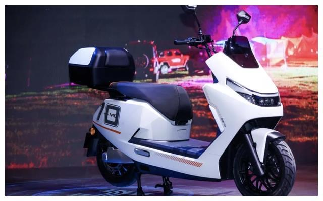 雅迪、哈啰为什么都在做高端两轮电车